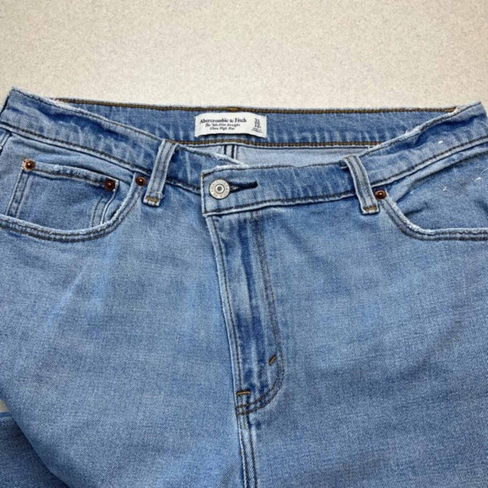 A&F 90’s Slim Straight Jean 31 Regular Criss Cross Asymmetric Medium Wash - Picture 3 of 9